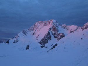 Aoraki - Mt Cook - Ominous cloud in the early morning